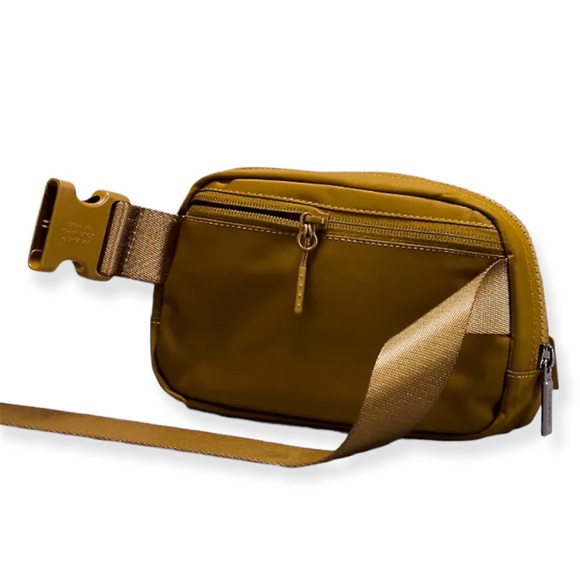 Lululemon Everywhere Belt Bag Burnt Caramel Extended Strap - Picture 3 of 6